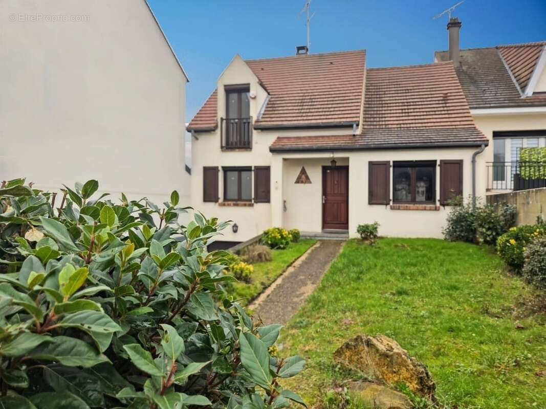 Maison à VERRIERES-LE-BUISSON