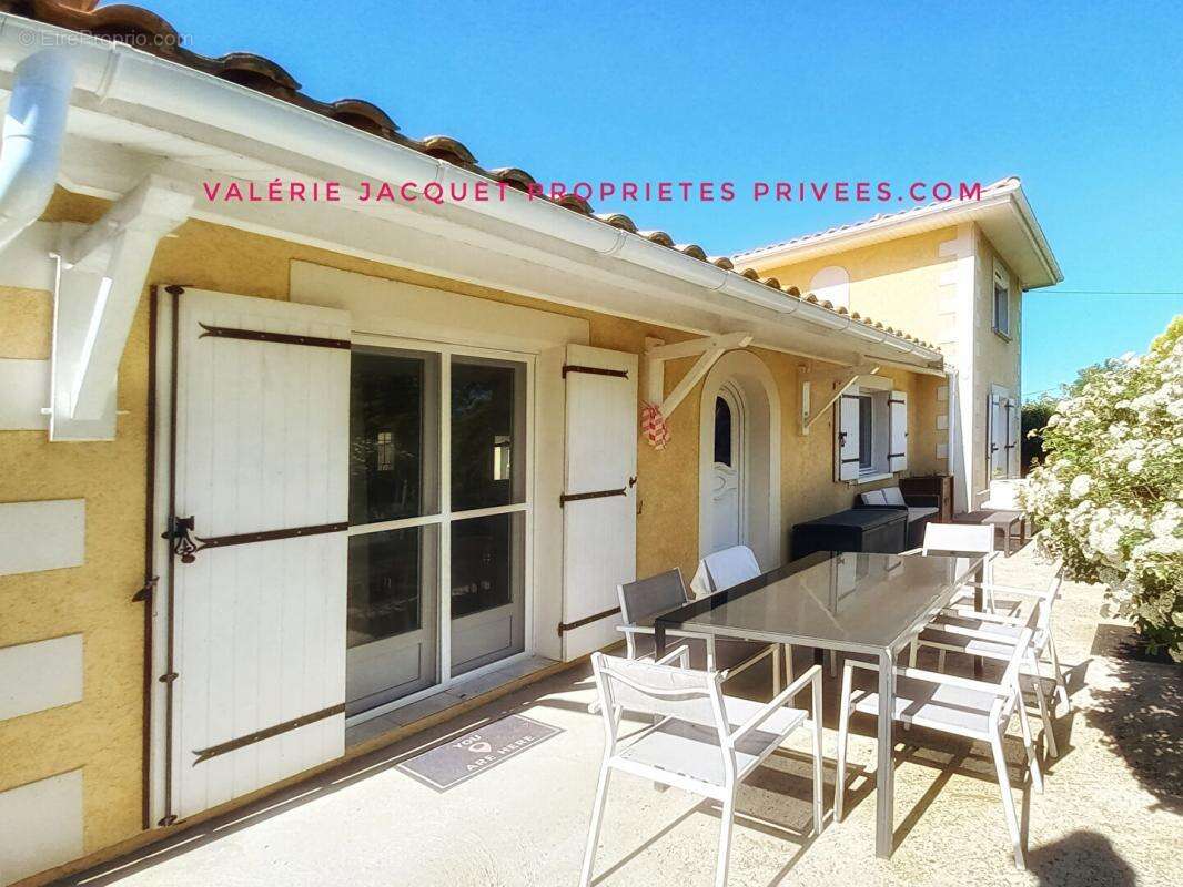 Maison à COUTRAS