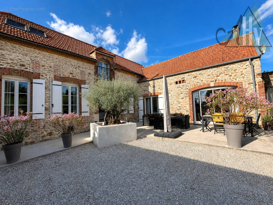 Maison à FONTAINE-MACON