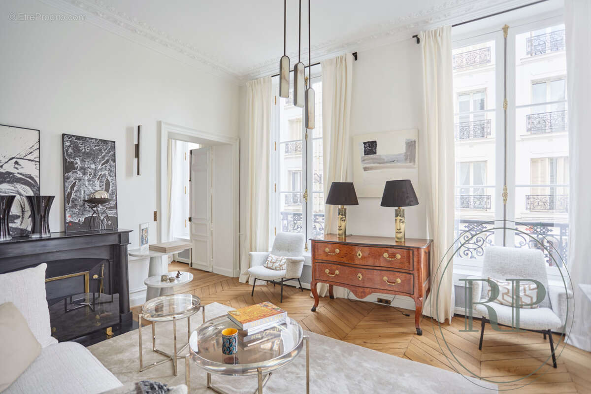 Appartement à PARIS-7E