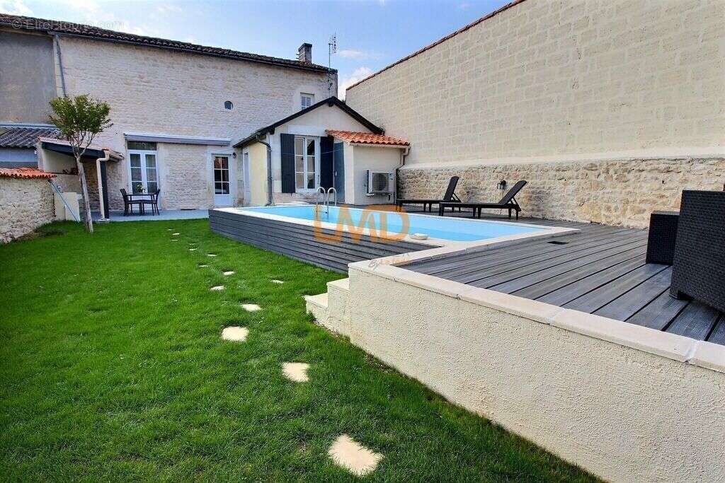 Maison à SAINT-JEAN-D&#039;ANGELY