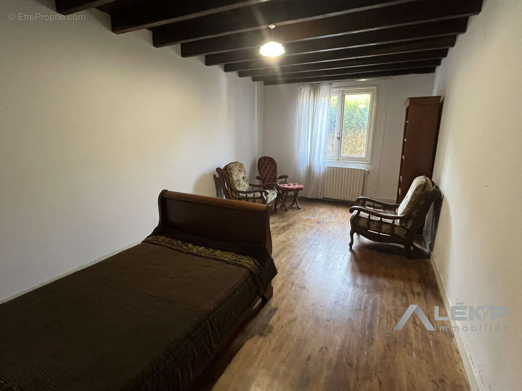 Maison à LA CHAPELLE-DE-BRAIN