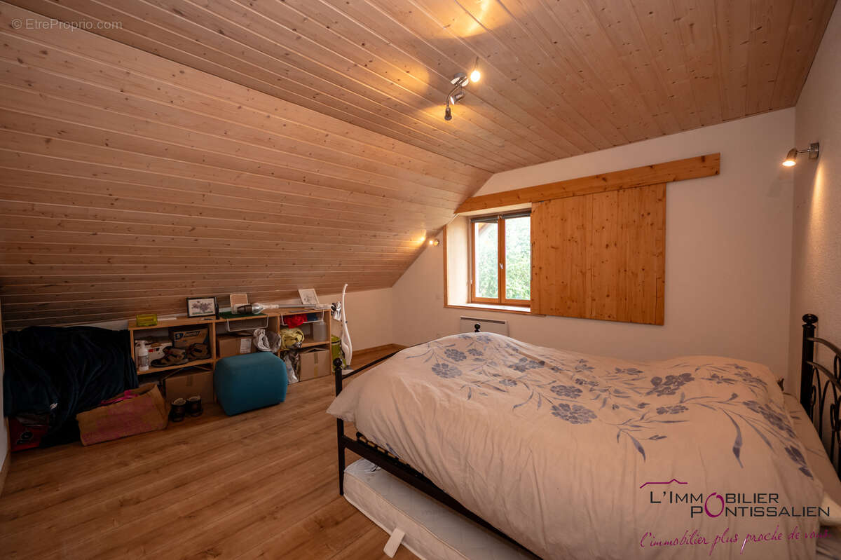 Maison de caractere offrant de beaux volumes - photo 39