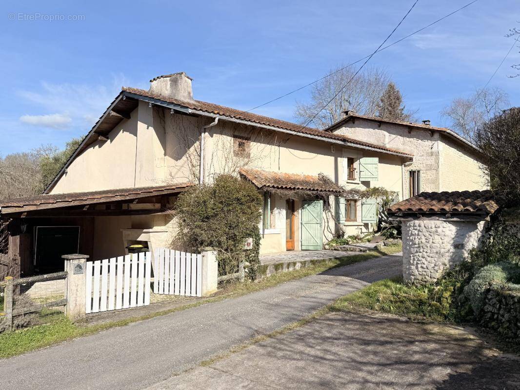 Maison à AUBETERRE-SUR-DRONNE