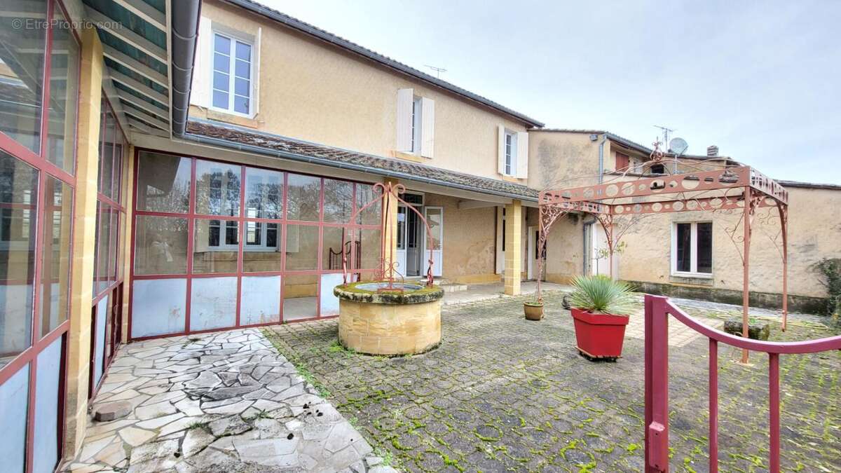 Maison à VILLEFRANCHE-DE-LONCHAT