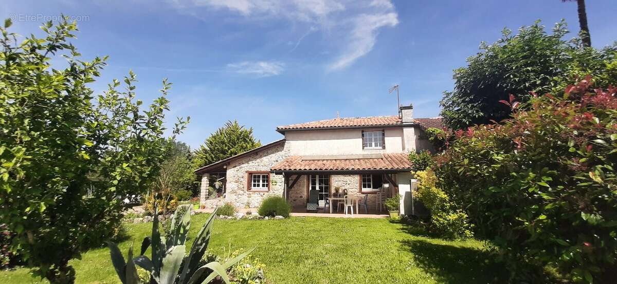 Maison à CASTELJALOUX