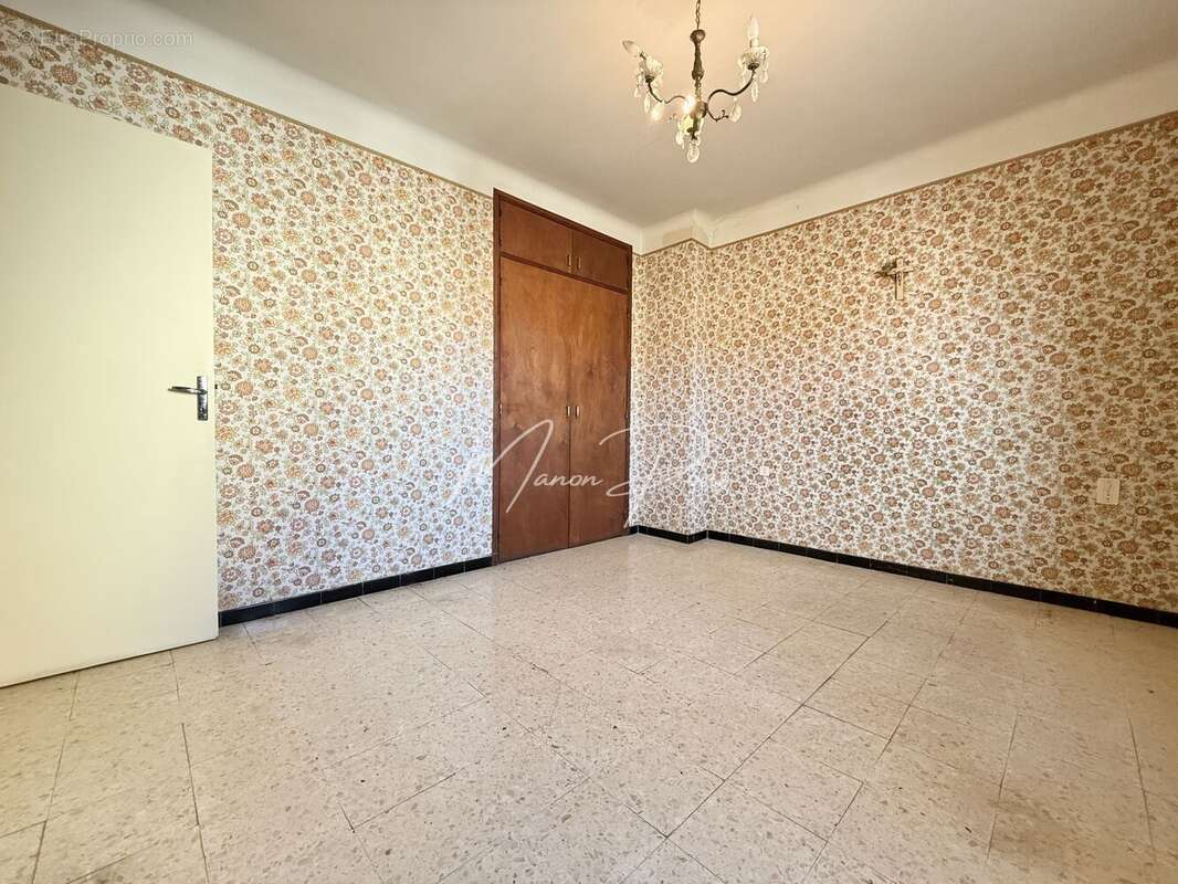 Maison 250 m² à Villeneuve-La-Riviere  - photo 27