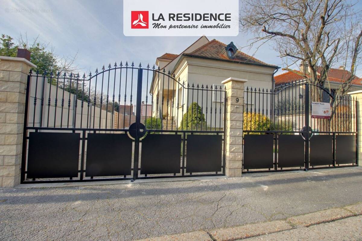 Maison à SARTROUVILLE