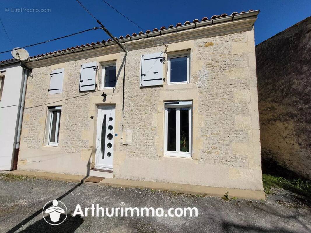 Maison à POURSAY-GARNAUD