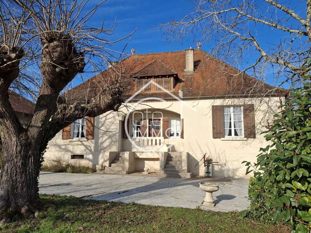Saint Germain et Mons : Belle propriété de 121m² avec séchoir à tabac et jardin - photo 2