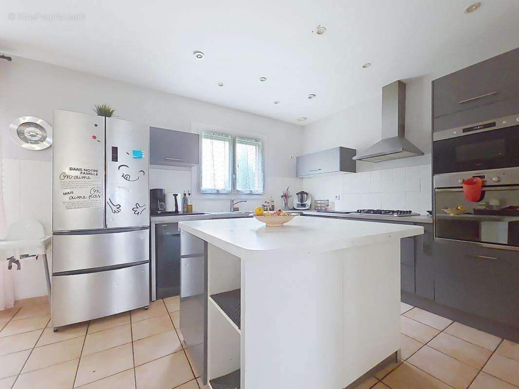 Maison - Plain Pied - 4 Chambres - Garage - Buanderie - Jardin - Piscine - photo 17