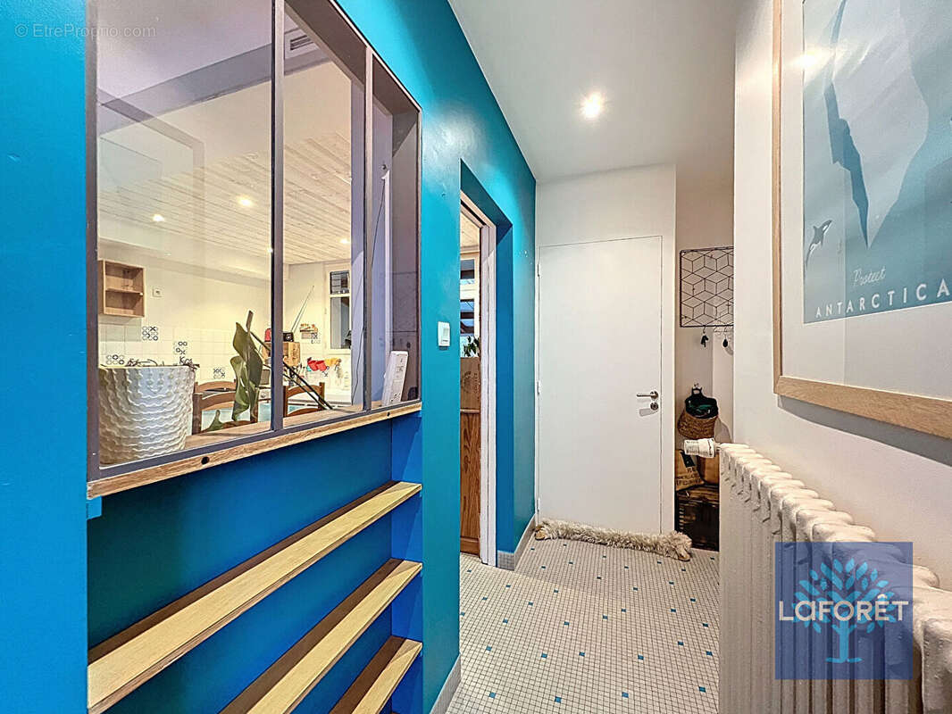 Maison à LA CHAIZE-LE-VICOMTE