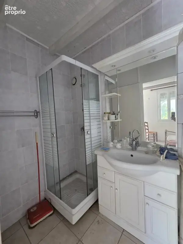 Appartement T4 75m2 environ - Bourgoin Jallieu - photo 4