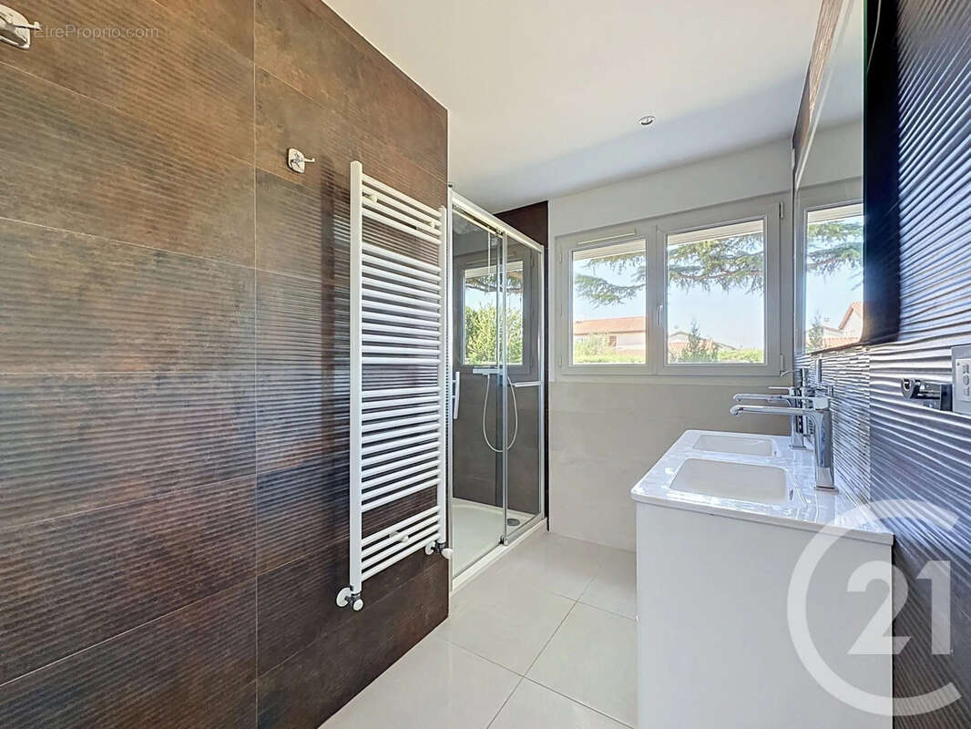 Maison 130 m² à Mions  - photo 12