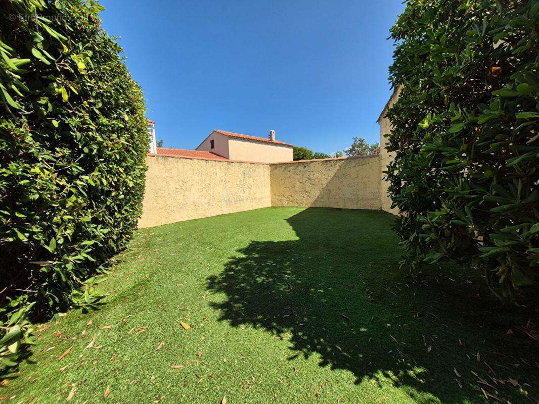 Maison de plain-pied 112 m2 avec garage entre Le Brusc et La Coudoulière - photo 8