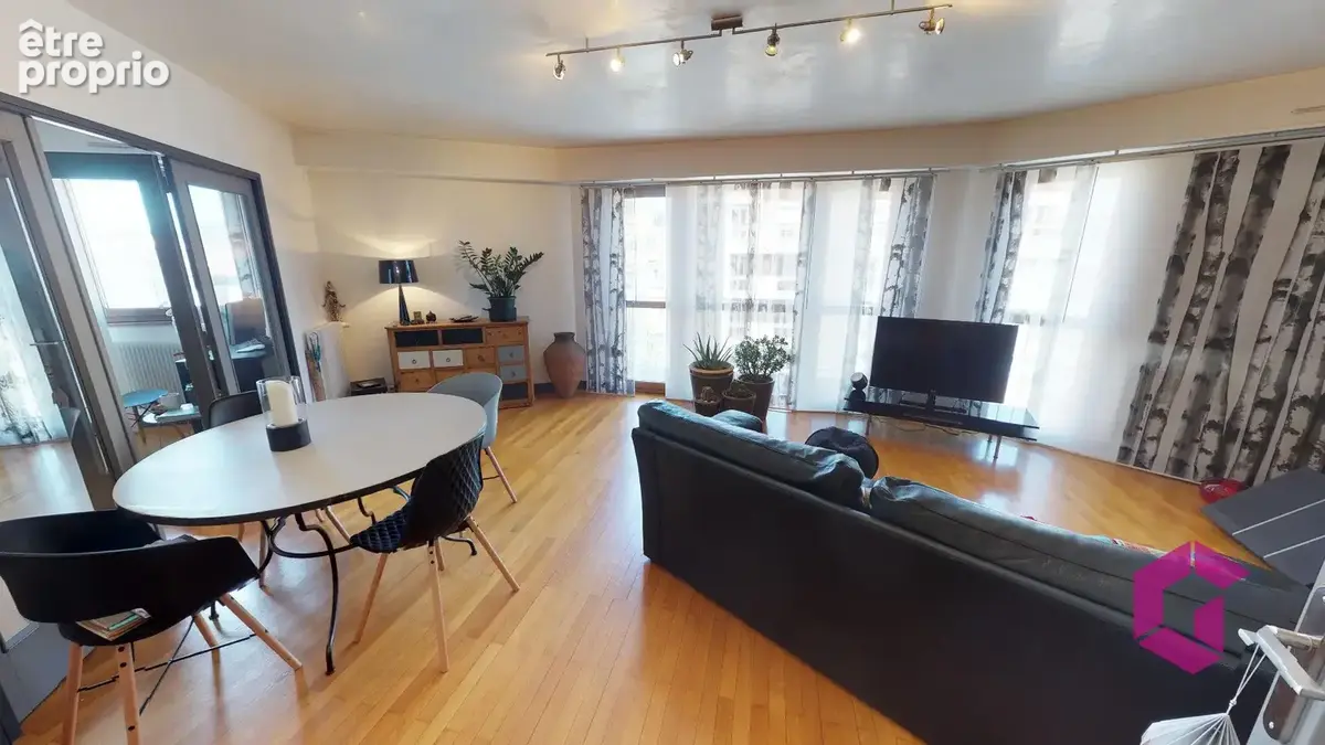 EXCLUSIVITE ! bel Appartement T4/T5 avec une architecture originale avec 2 balcons, cave et box , habitable de suite - photo 8