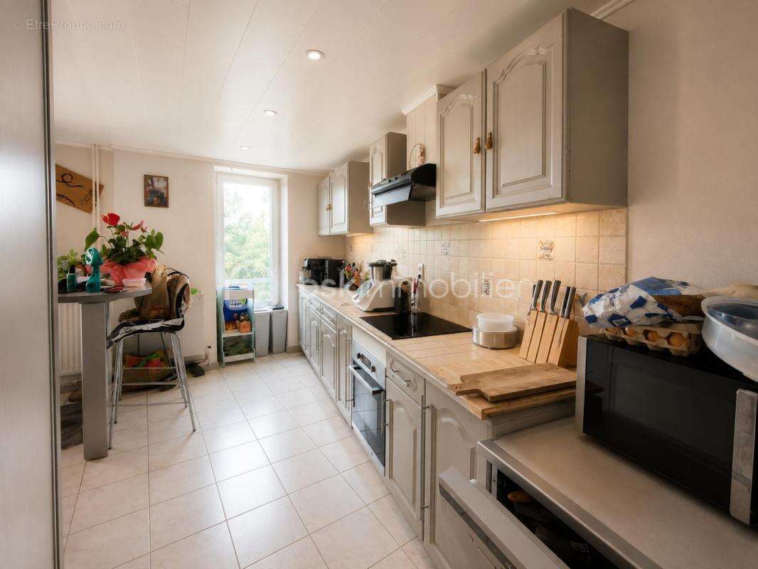 Corps de ferme de 210 m² avec appartement indépendant et plus de 440 m² de dépendances - photo 11