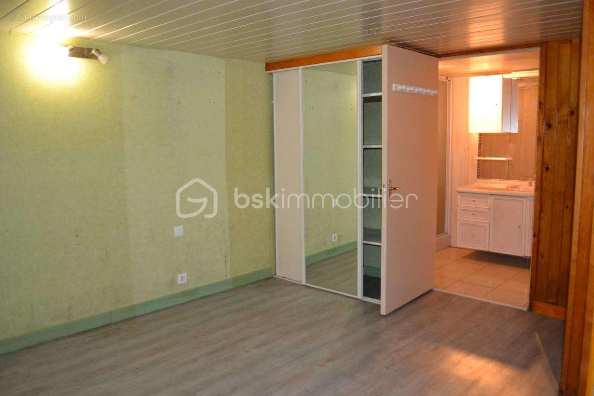À vendre : Maison élevée sur sous-sol dans un quartier calme et recherché - photo 16