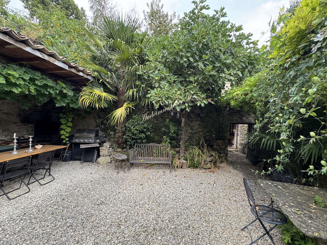Ensemble immobilier de 3 maisons avec piscine et jardins - photo 31