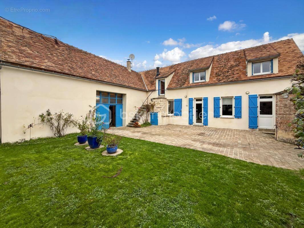 Maison à PLESSIS-SAINT-JEAN