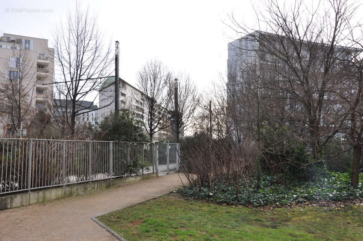 Bel appartement de 25,44 m2, lumineux, avec terrasse de 8 m2, exposé à l'Ouest, sans vis-à-vis, tram à 2 minut - photo 14
