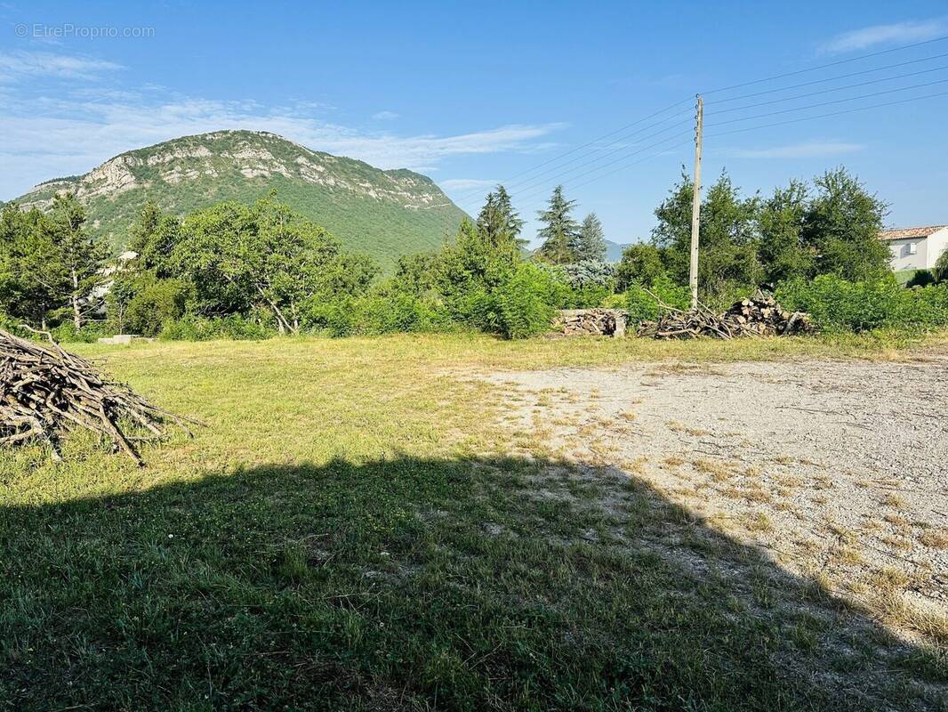 Terrain à LARAGNE-MONTEGLIN