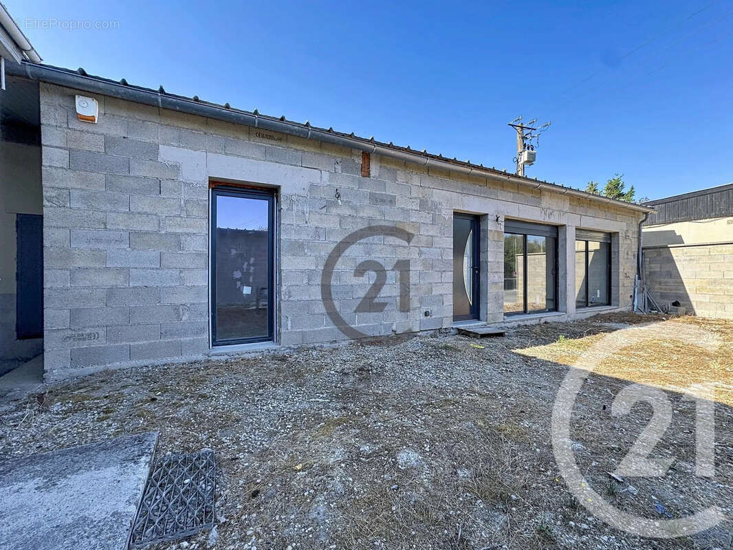 Maison 717 m² à Courcy  - photo 17