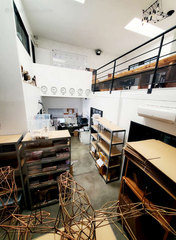 Commerce à EGUILLES