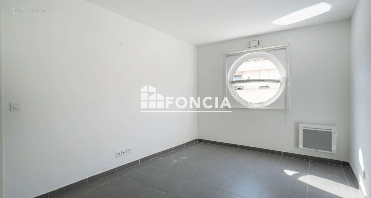 Appartement à MARSEILLE-4E