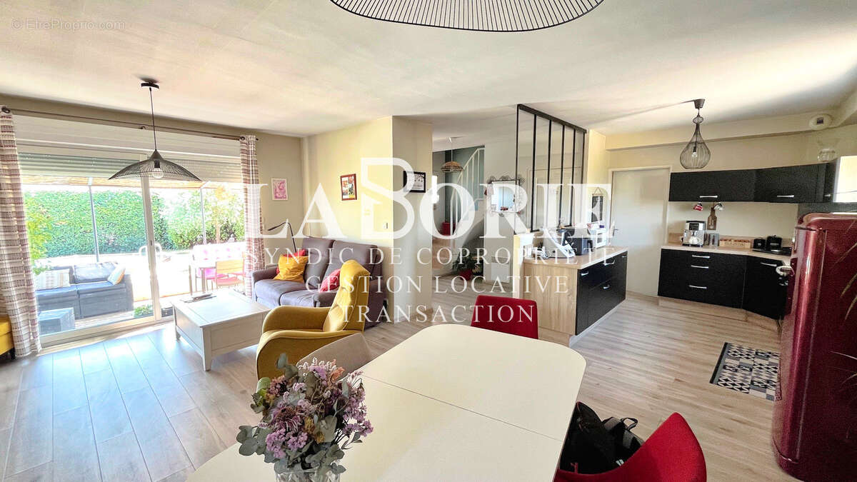 À Rochefort-Du-Gard (30), villa de 98 m2 avec piscine sur terrain de 529 m2 - photo 7