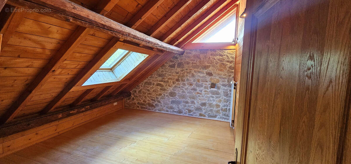 Appartement à ALLONZIER-LA-CAILLE