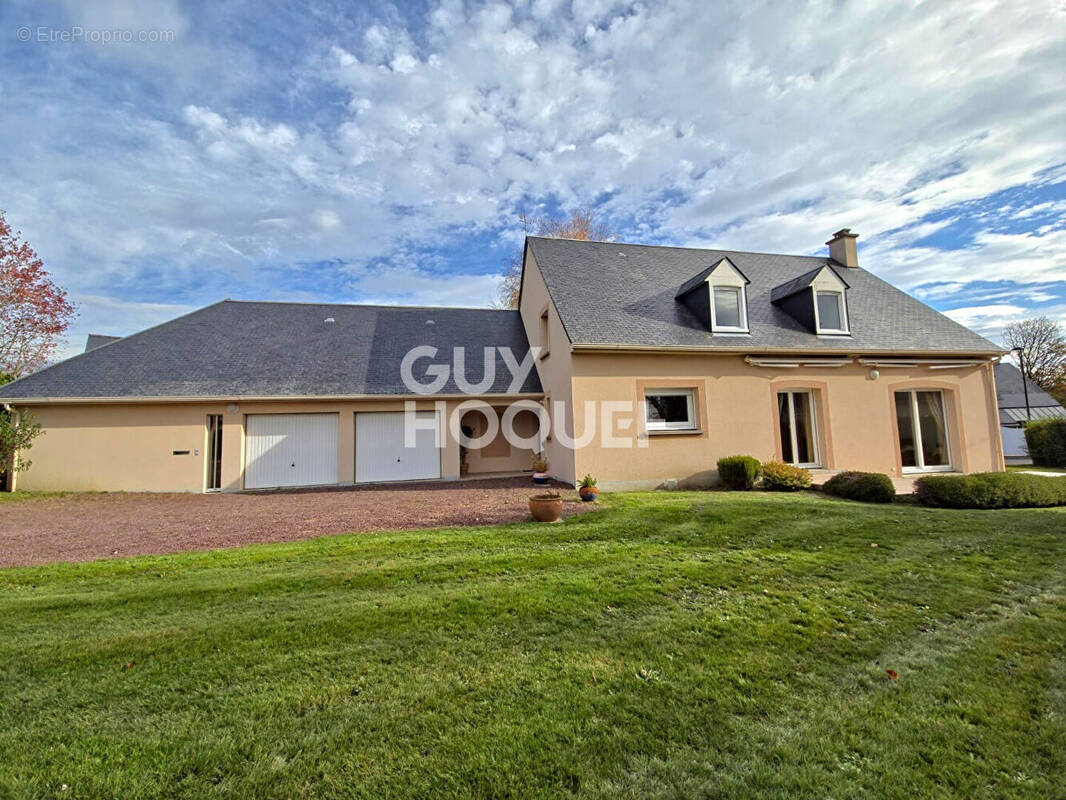 Maison à LE VAL-SAINT-PERE