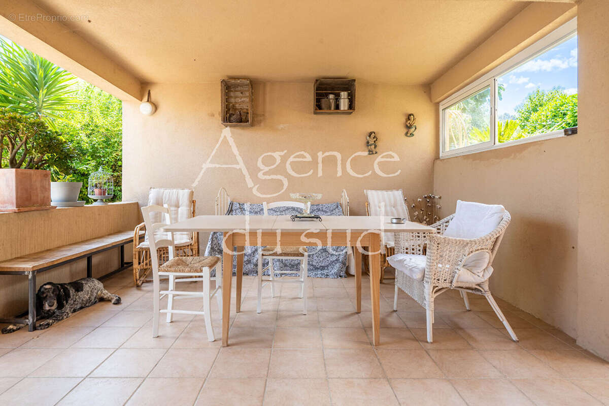 Maison à CADOLIVE