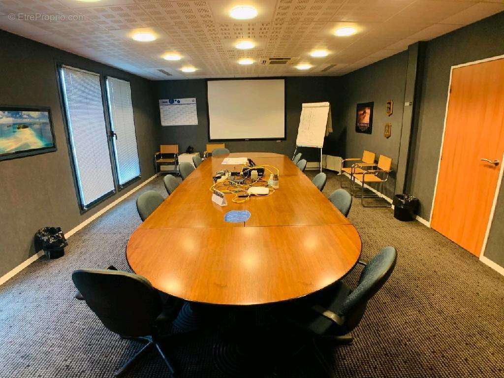 Commerce à SAINT-PIERRE-LA-GARENNE