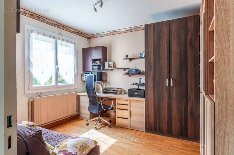 Maison à vendre 8 pièces SAINT CYR SUR LOIRE (37) - photo 9