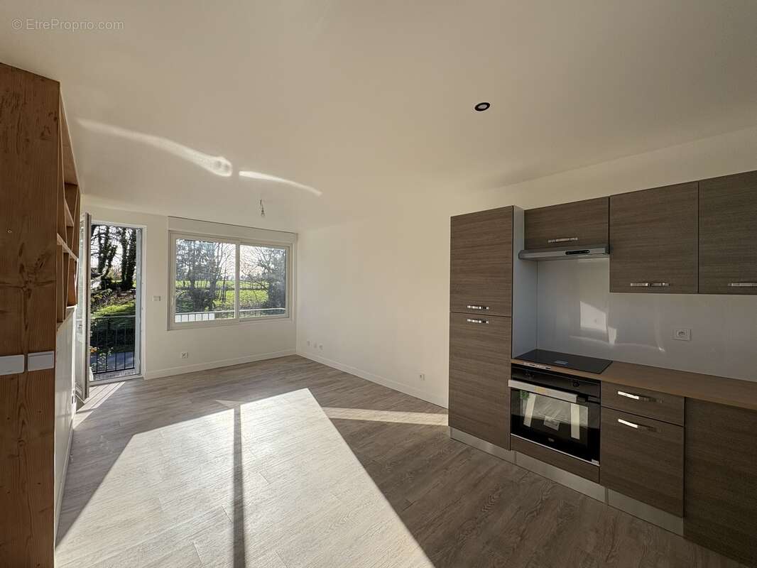 Maison à SAINT-LEONARD-DE-NOBLAT