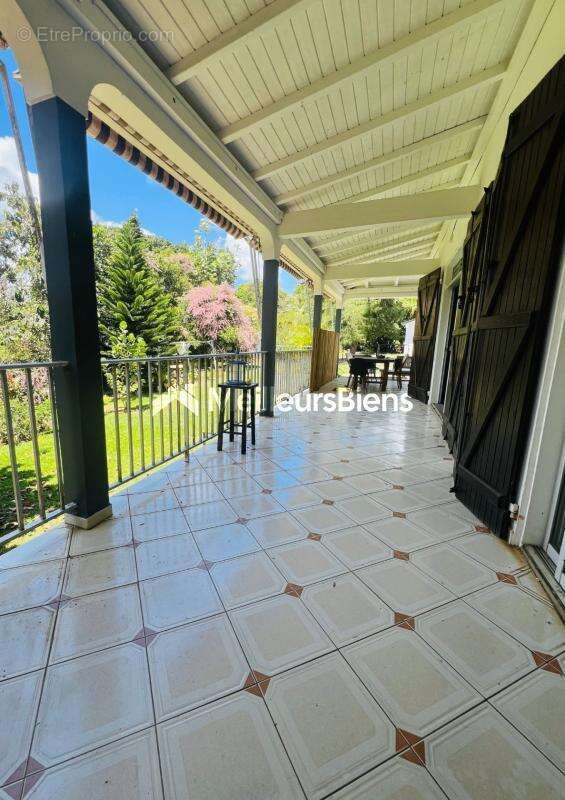 Maison à BAIE-MAHAULT