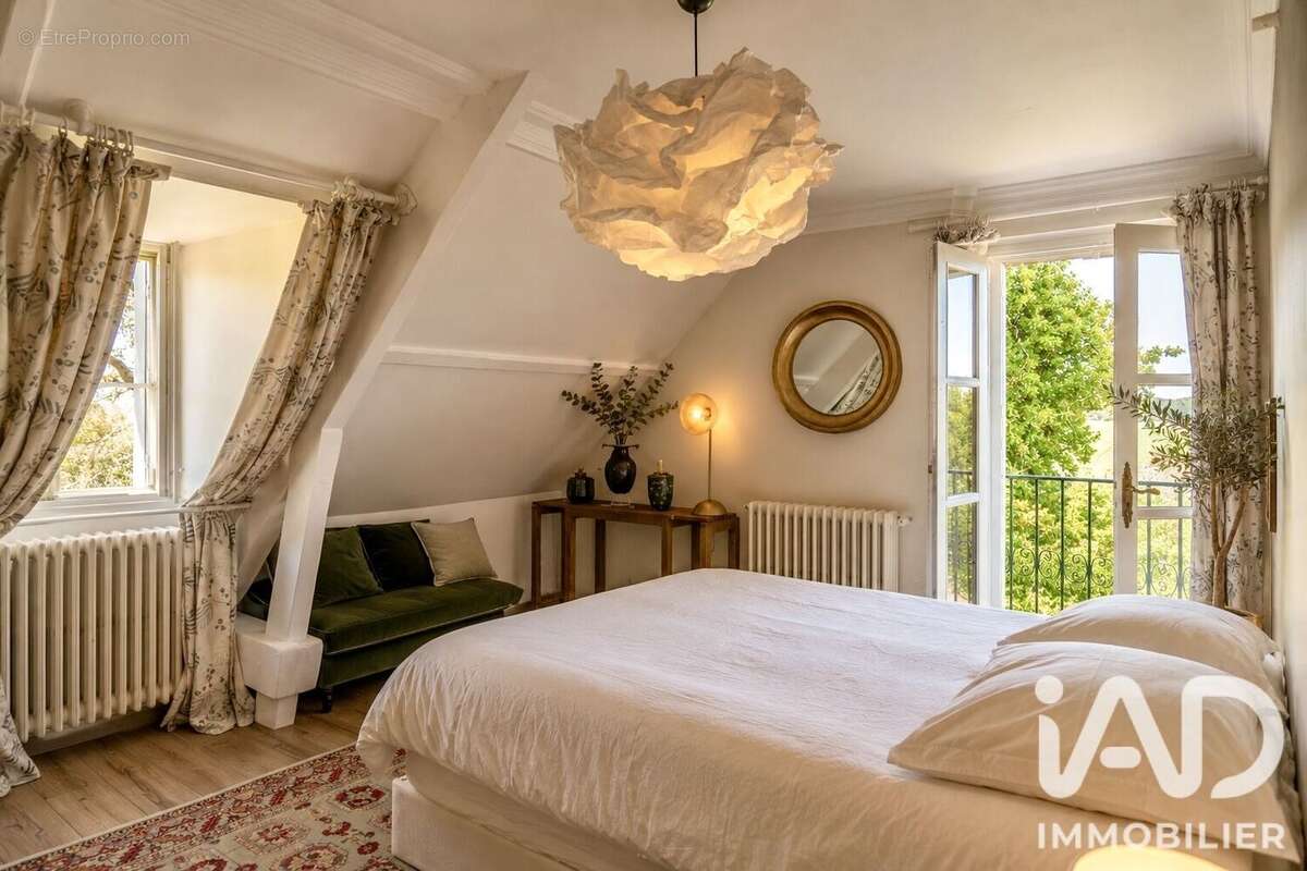 Maison 375 m² à Saint-Laurent-En-Gatines  - photo 4