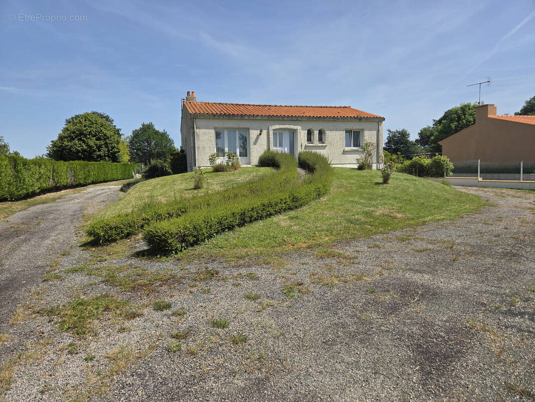 Maison à SAINTE-FLAIVE-DES-LOUPS