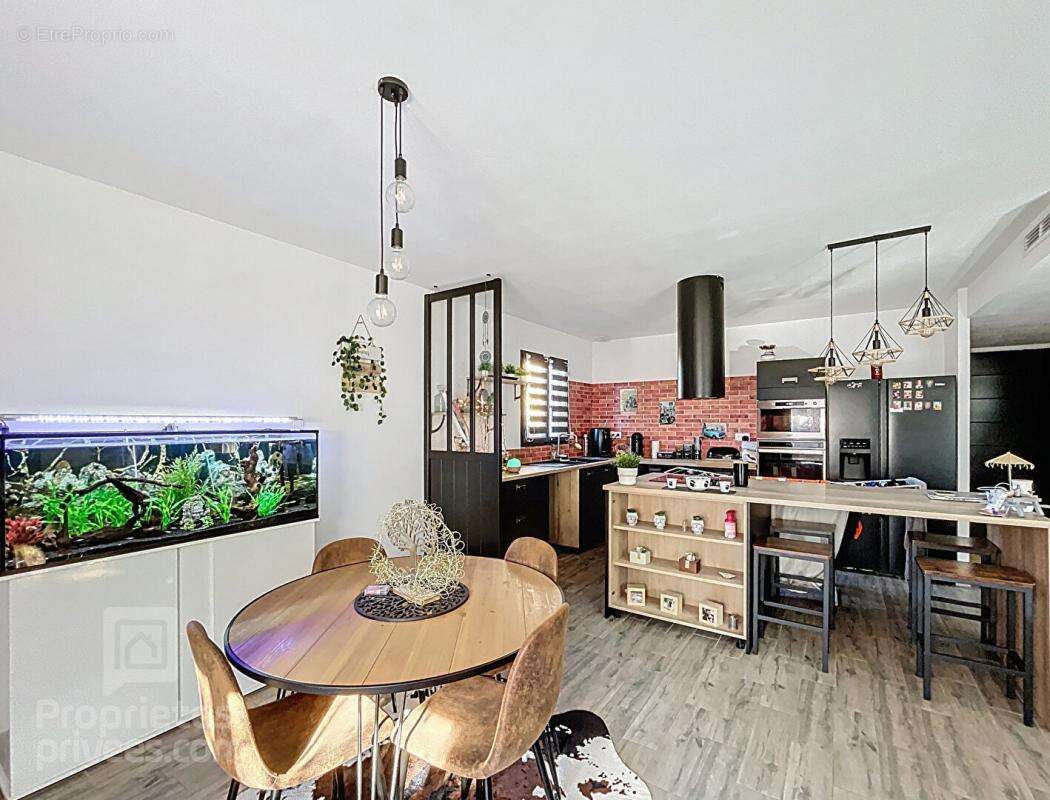 Maison à POURRIERES