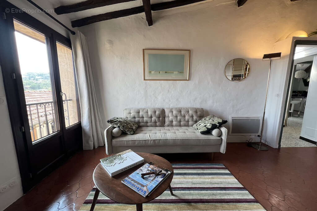 Appartement à TOURRETTES-SUR-LOUP