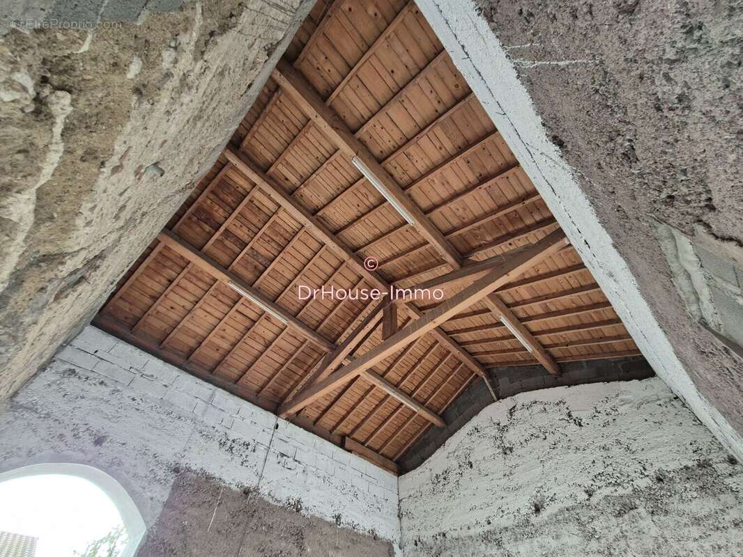 Appartement à VEAUCHE