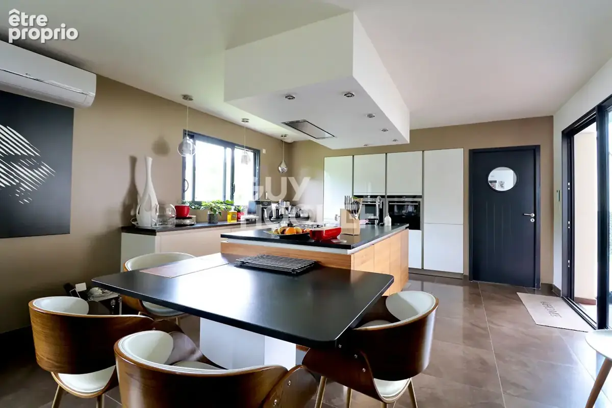 Maison Saint Jean De Braye - 5 pièces - 170m² - photo 5