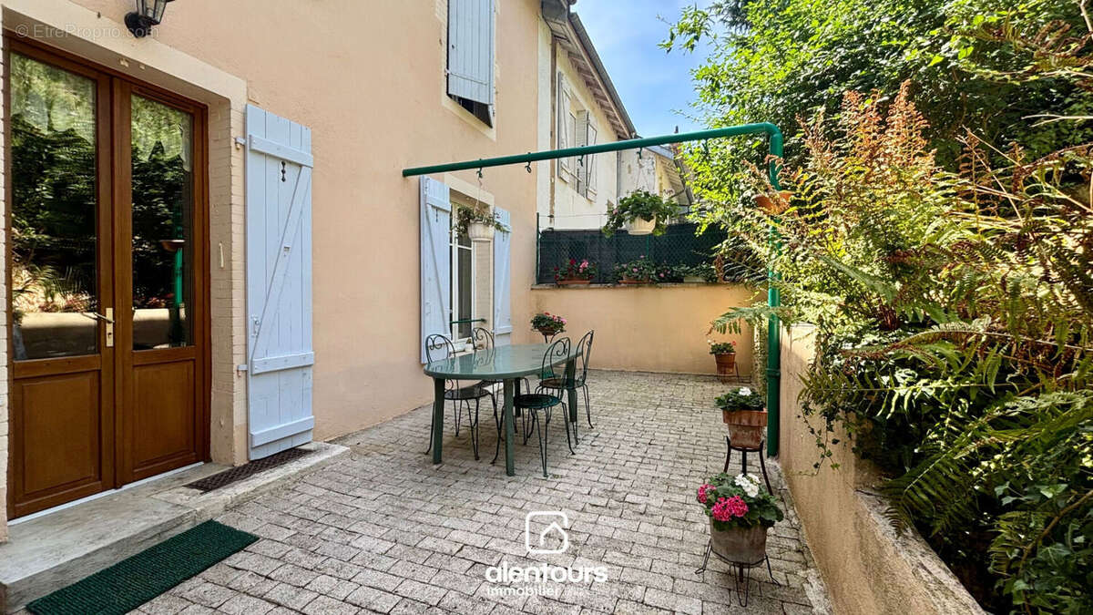 Maison 9 pièce(s) 158 m2 - photo 3