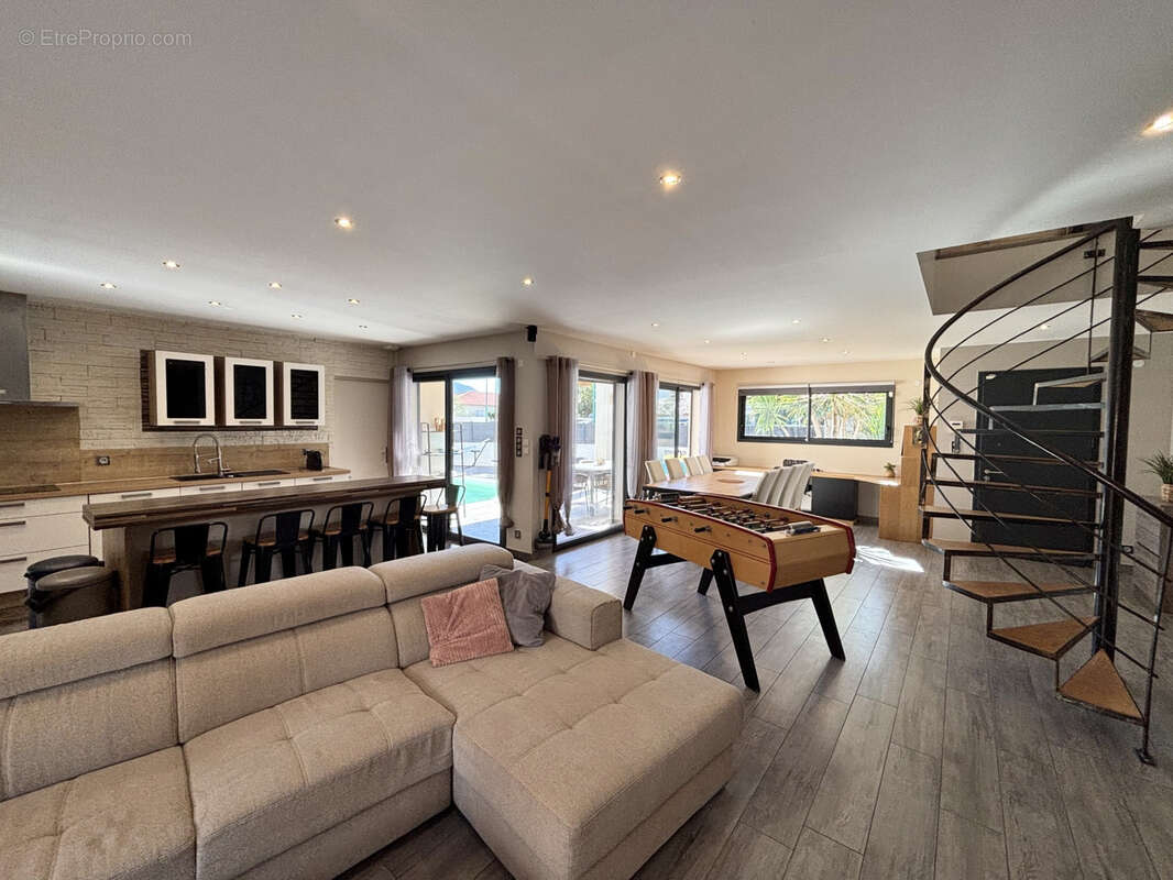 Maison à SAINT-JEAN-LASSEILLE