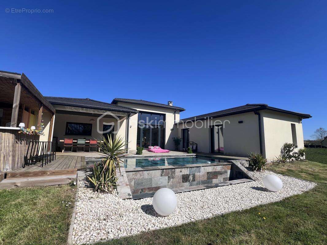 Maison à SAINT-SEURIN-SUR-L'ISLE