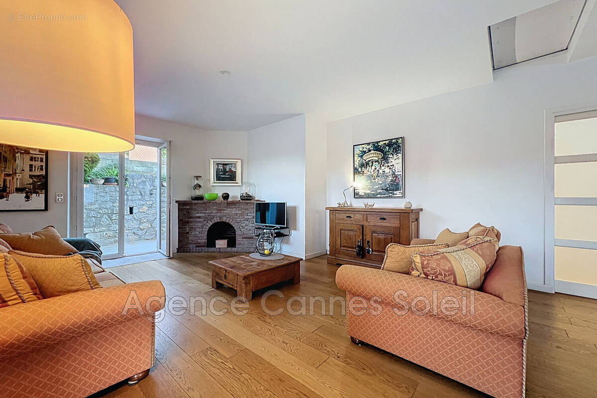 Appartement à MOUGINS