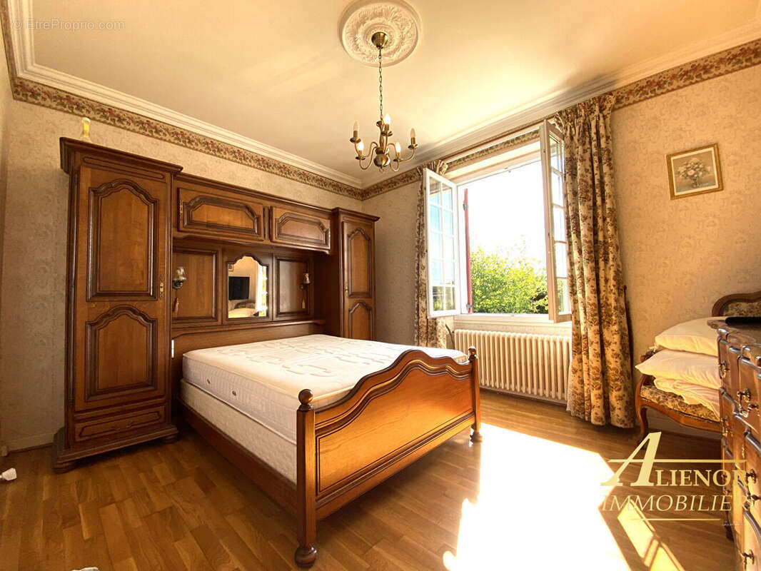 Maison à BOURDEILLES