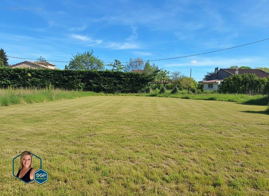 Terrain à BRUGUIERES