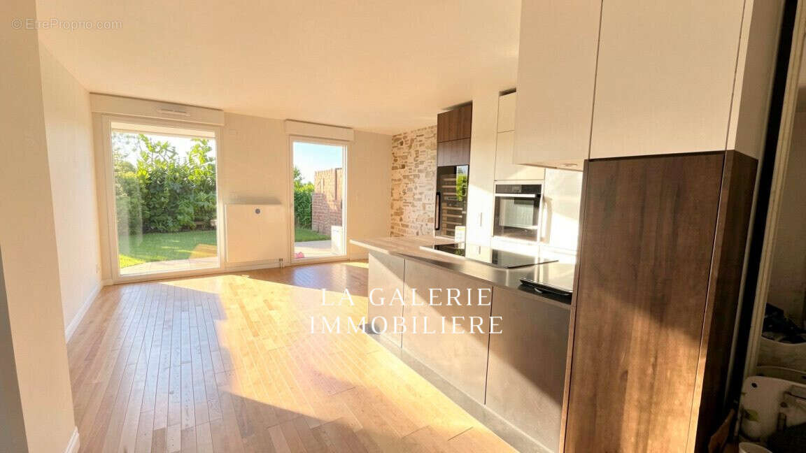 Appartement à COURBEVOIE